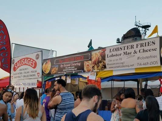 Lobster Mac sold out. 30+ min wait to order food