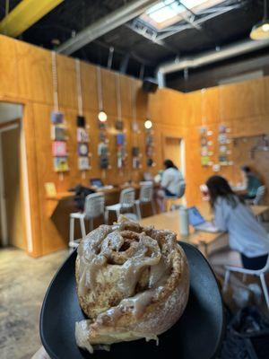 Yummy, bready cinnamon roll. Reminds me of sourdough with a maple glaze!