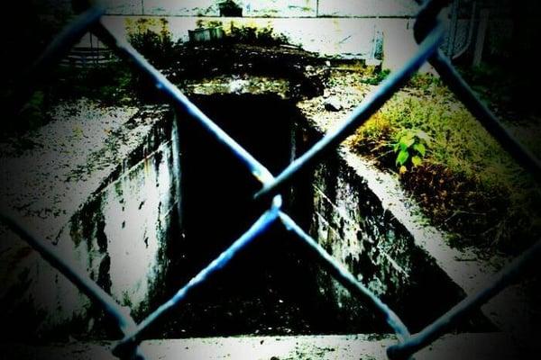 mausoleum door shot in high def through keyhole function. Rather creepy :)