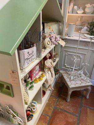 Sweet for a little girls room and lots of treasures within!