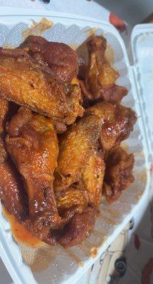 Buffalo wings (crispy and sauced well)