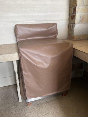 Outdoor stove cover with zippers