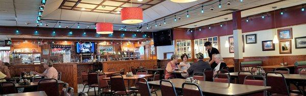 Dining room before it filled up with the lunch crowd!