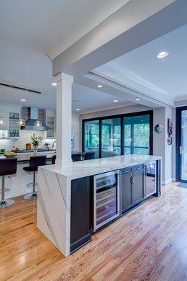 Spectacular Spacious Kitchen