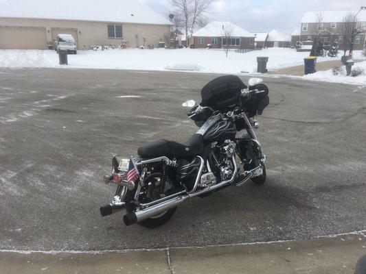 Had to take a ride, no snow on the road. 2002 Road King.