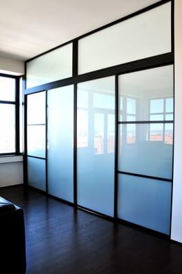 Room divider with transom