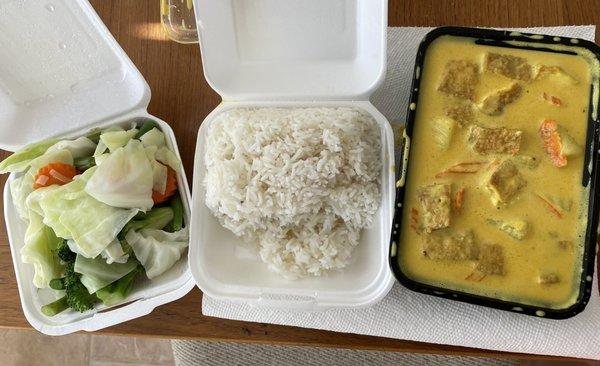 16. Yellow Curry with tofu, side of Steamed Vegetables