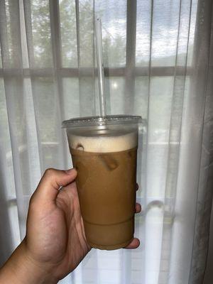 20 oz. Iced latte with Caramel & Oat-milk