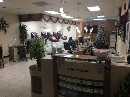 Christmas time at Golden Nails ll!