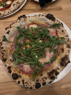 Prosciutto pizza