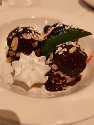 Profiteroles