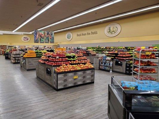 Very clean and well stocked produce section.