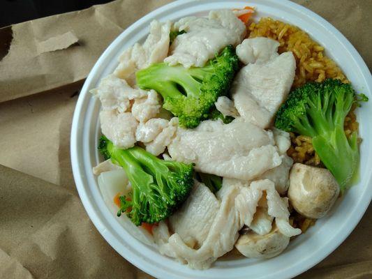 L36 steamed chicken with vegetables lunch special of $6.95