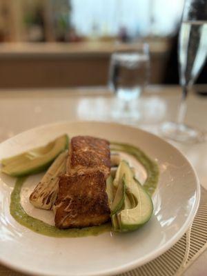 Roasted Salmon with hearts of palm and avocado