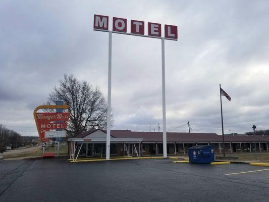 Check-in to the Munger Motel on historic Rt. 66