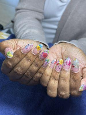 Spring nails with flowers