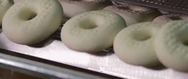 Amazingly Delicious!

We prepare fresh donut batches every 45 minutes to ensure a delightful experience for all our customers.