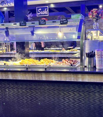 Fresh, clean, fully stocked buffet.