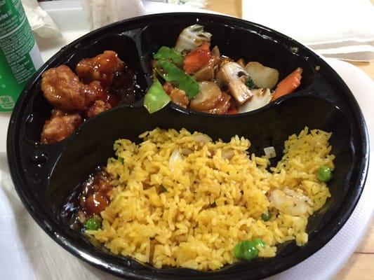 New China Fresh Special no.6: General Tso's chicken, mixed veggies, fried rice for $6.55+tax. The pic is taken after a few bites