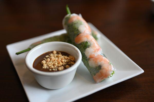 26. Gỏi Cuốn (Summer rolls w/peanut sauce)