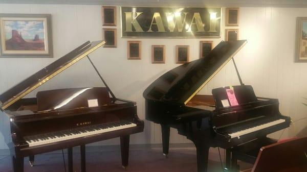 We are your offical Kawai piano dealer. 5" Baby Grand Piano.