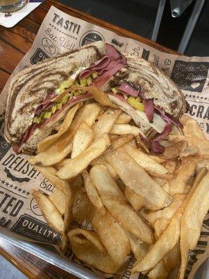 Italian Rueben w/ garlic fries