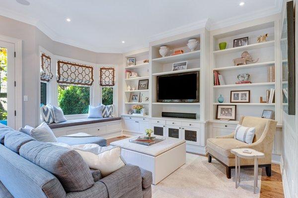 Clean and tidy living room