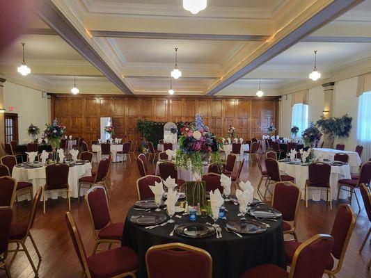 Reception hall. 19 tables