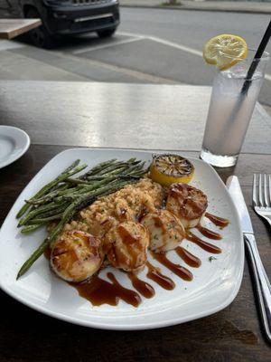 Seared jumbo scallops and risotto