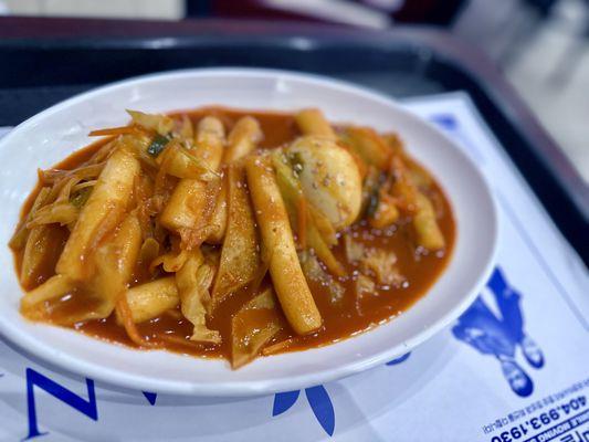 Tteokbokki (spicy rice cakes)