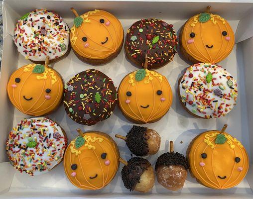 DELICIOUS fall themed donuts for my baby shower!