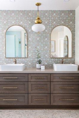 Project 'Minty Fresh' boats a gorgeous patterned backsplash paired with brass elements and natural wood tones.