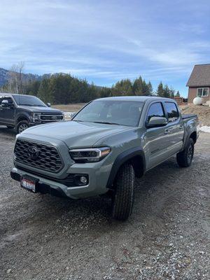 2023 Tacoma rental with 21 miles on it. Even the 2022 F350 in the background was impressed.