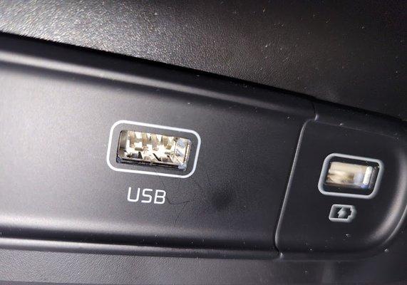 USB Port Damaged Upon First Customer Inspection. Hard to see, but the pins are missing the guide and prone to damage.