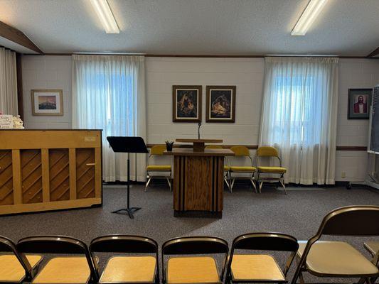 Children's Primary gathering room for second hour.