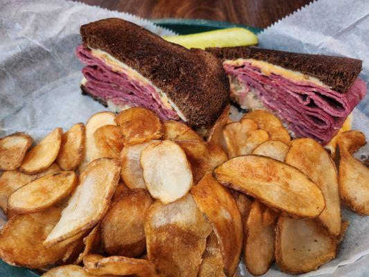 Rueben and chips