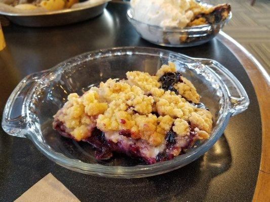 Blueberry Crumble Pie