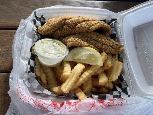 Catfish n fries! It's one of the best, crunchy!