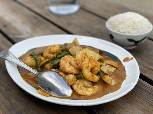 Rendang Shrimp Shrimp cooked in lemongrass, coconut curry with eggplant, green bean and onion