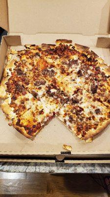 Bacon cheeseburger pizza...