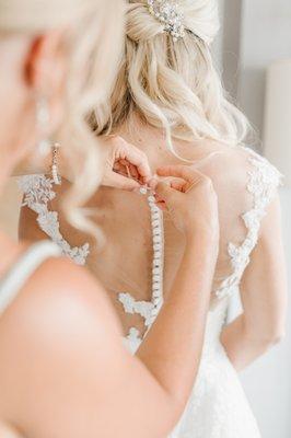 Custom Back with custom ordered applique and Randy Fenoli mesh and ivory buttons - by Sissy. Photo by Annemarie Swift Photography.