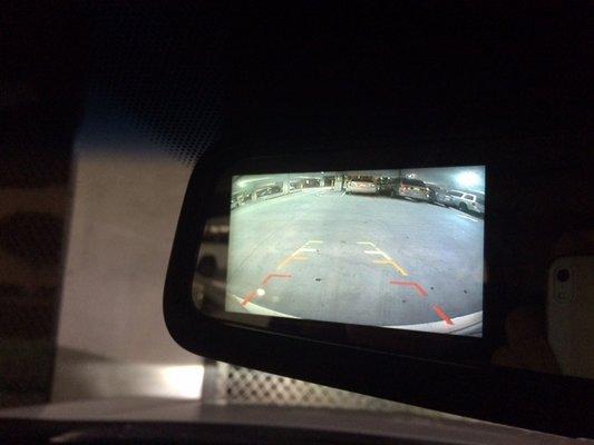 Monitor that pops up when the car is in reverse on the rearview mirror