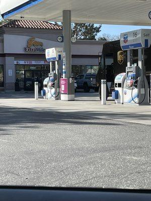 Chevron Gas Station that is disrespectful to UPS TEAMSTERS and haS overpriced fuel!!