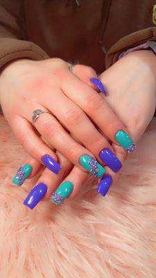 Flowers blue and green nails