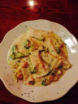 Stuffed rigatoni with Alfredo sauce and shrimp