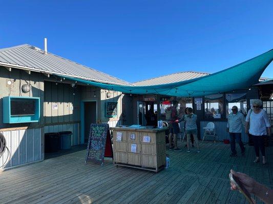 The counter gives that beach/island vibe.