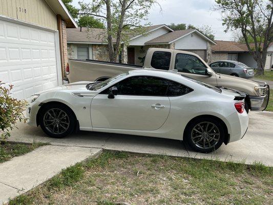 Side profile showing paint difference of front and rear bumper from the body. And rim caps are now missing.