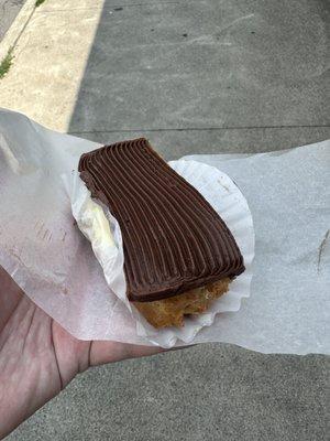 Chocolate eclair