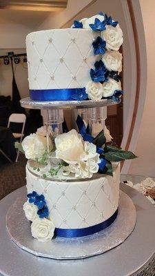 Look at those details! Everything but the flowers is buttercream!!