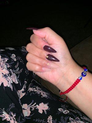 Stiletto shaped, maroon and pink nails